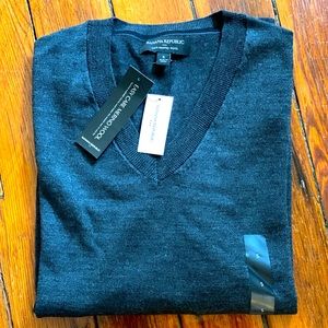 NWT Banana Republic Mens Dark Gray Washable Merino Wool V-Neck Sweater size S